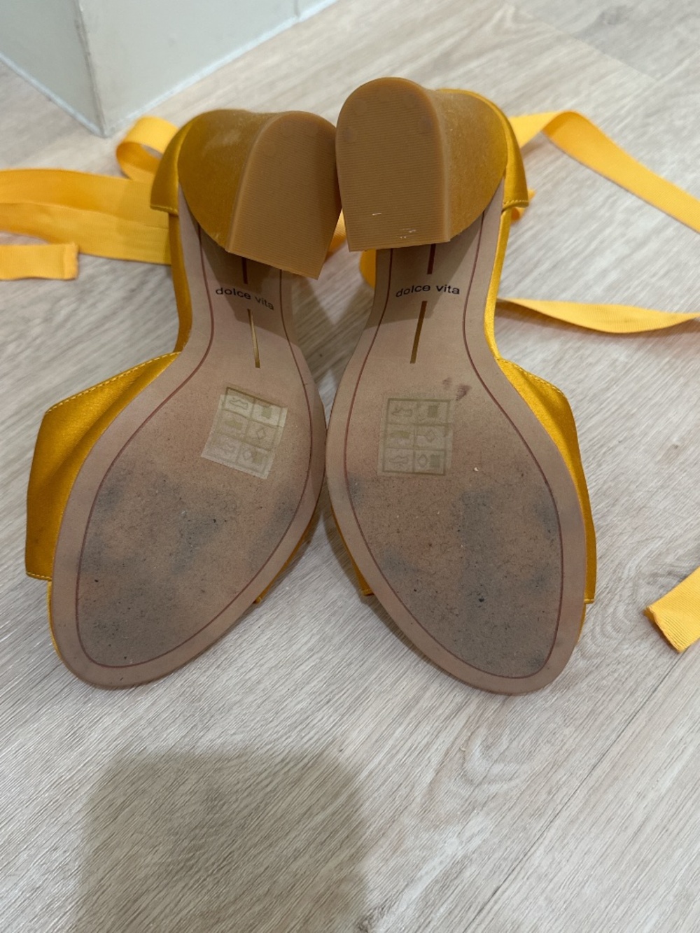 Dolce Vita Saffron Harvvy Satin Ribbon Ankle 4” Heels Sandals 6.5 - Picture 3 of 3